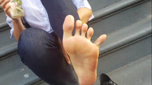 Momo's Long Korean Toes