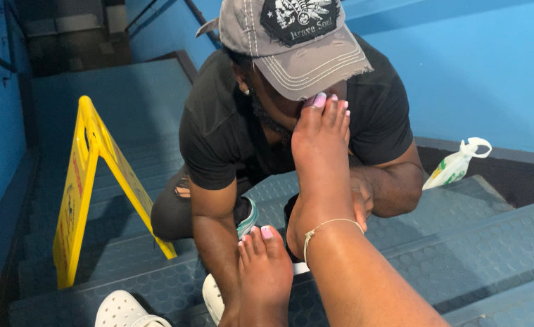 Pregnant Foot Massage w/ Keisha